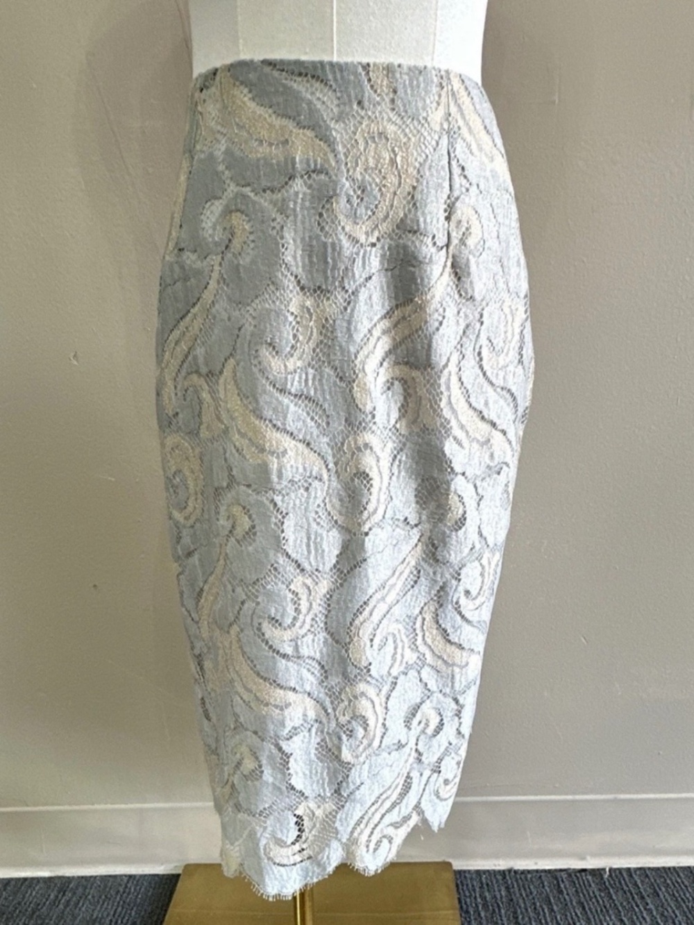 Rare Vintage Paul Stuart Lace Pencil Skirt French Lace / Made in USA Size Small